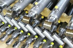 Шумы и вибрации в гидравлике Hitachi ZX200 и Диагностика и устранение