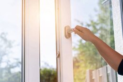 Как Ухаживать за Ламинированными Окнами ПВХ?